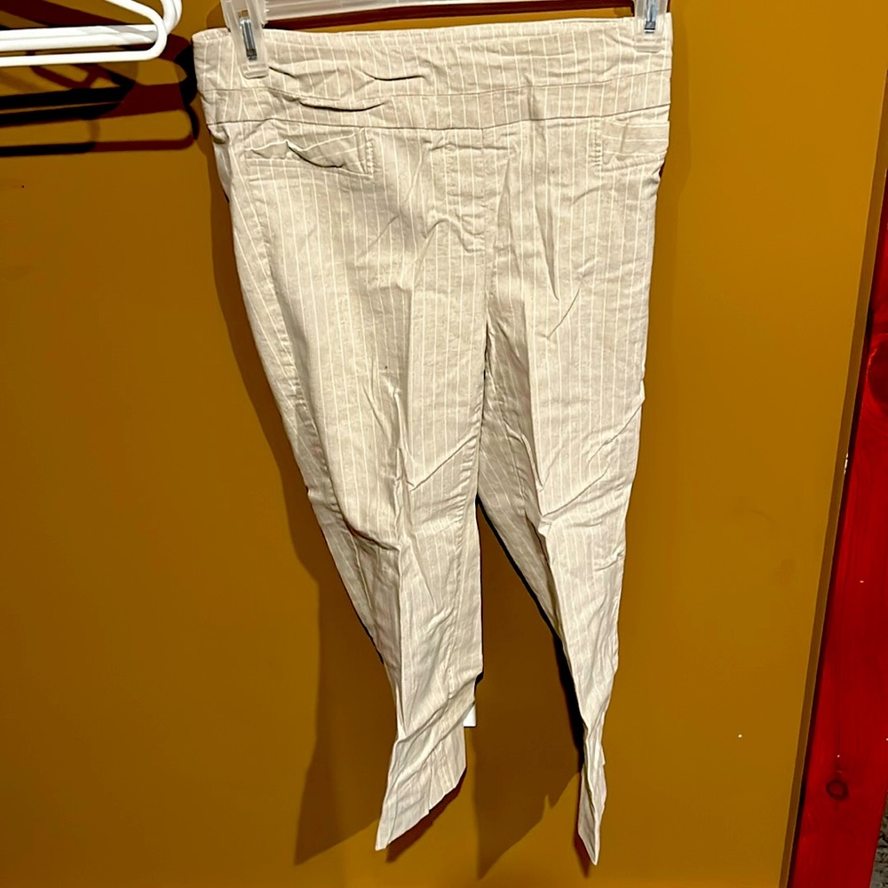 Zac & Rachel kaki striped capri dress pants.